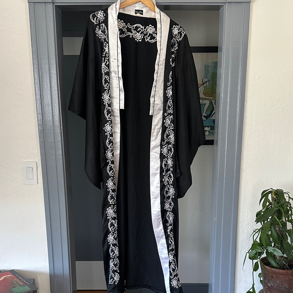 Black and White Embroidered silk Kimono